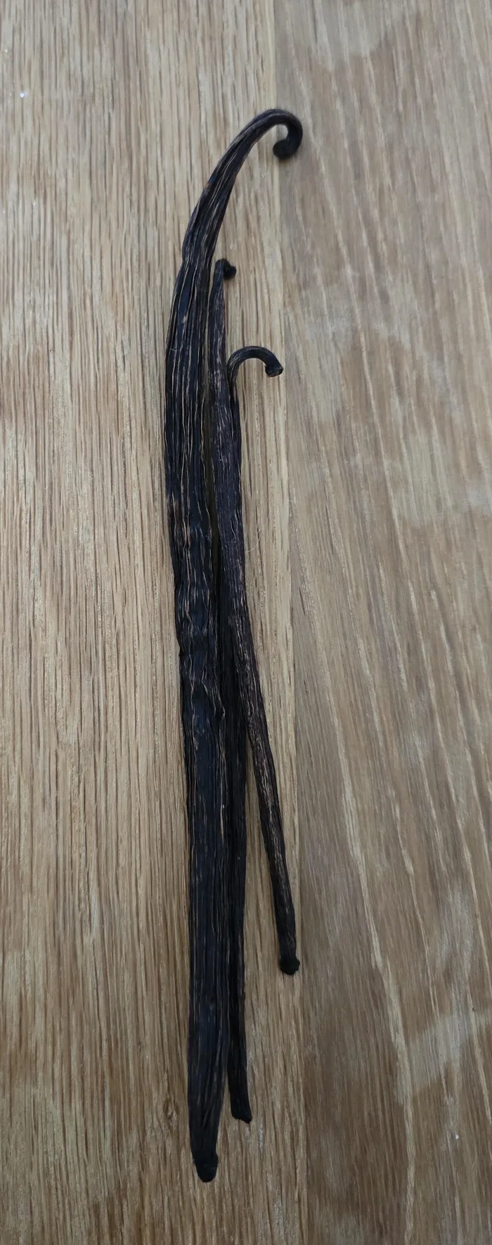 Cured Grade A gourmet vanilla pods from the Vanuatu Islands